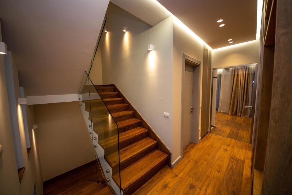 JEPET ME QIRA VILE INDIVIDUALE NE SAUK !