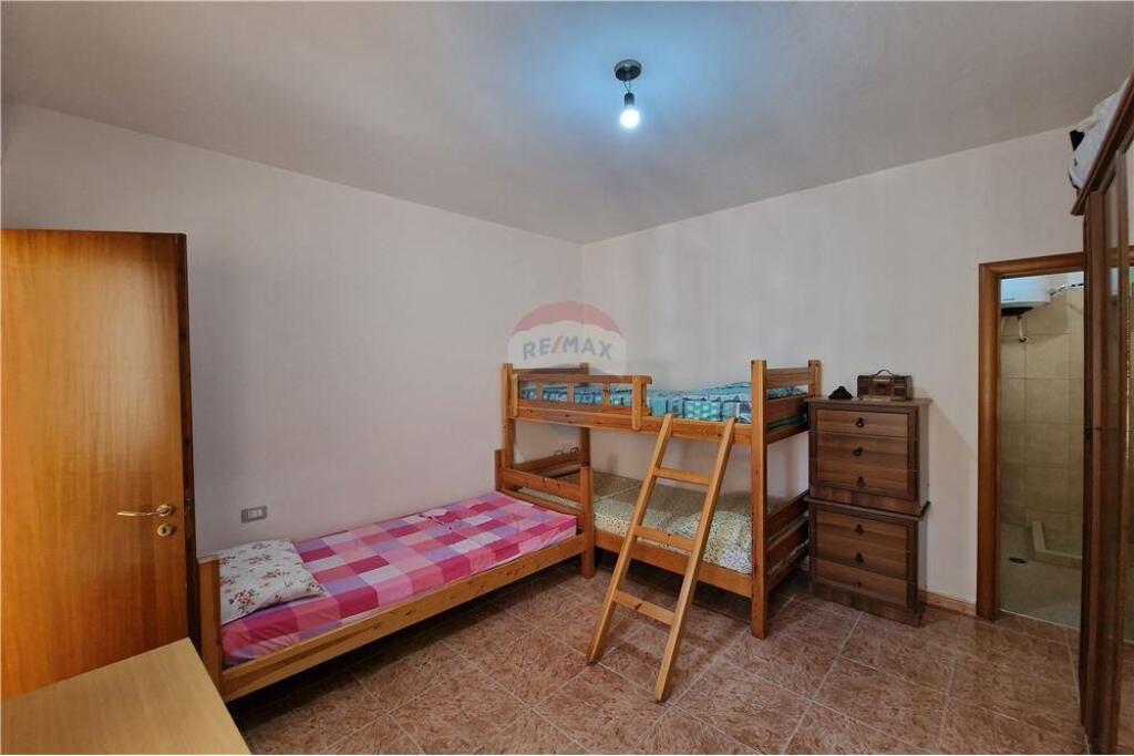 Apartament 2+1 me qera ne Rr. Pelivan Leskaj,Vlore