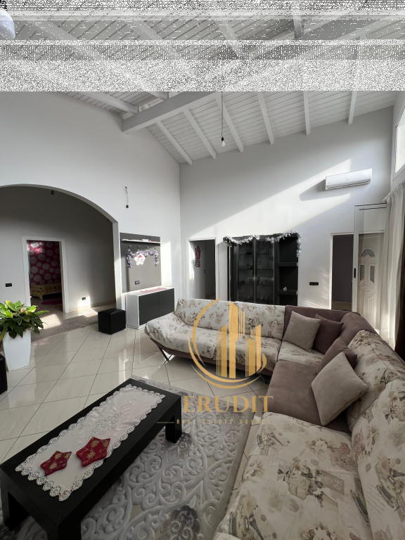 Jepet me qira  Apartament 4+1 i mobiluar