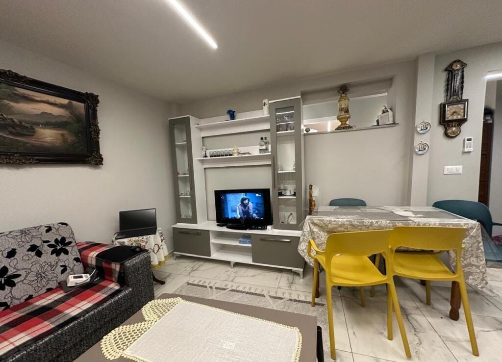 Shtepi private 1+1 per qira te Shkolla e Kuqe