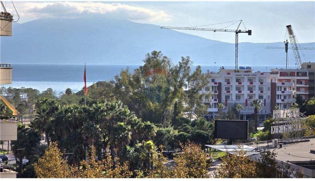 Apartament 2+1 me qera ne Bulevard,Vlore