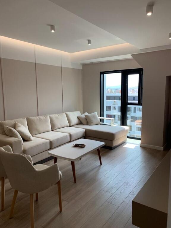 1+1,completamente arredato complesso square 21, prezzo 750 mila lek