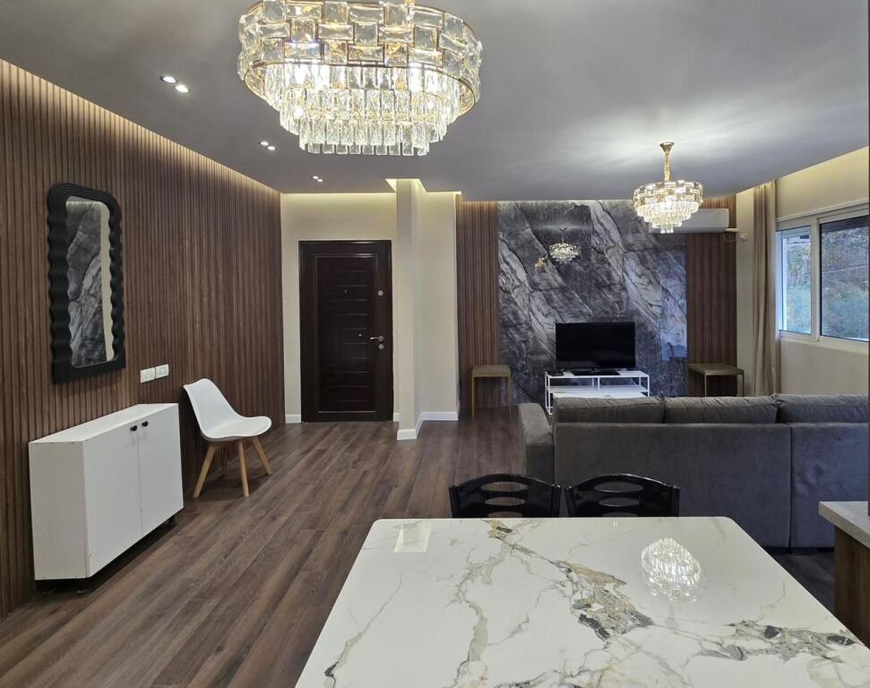 Shesim super apart 2+1+2 te Xhamia te Kopshti Botanik