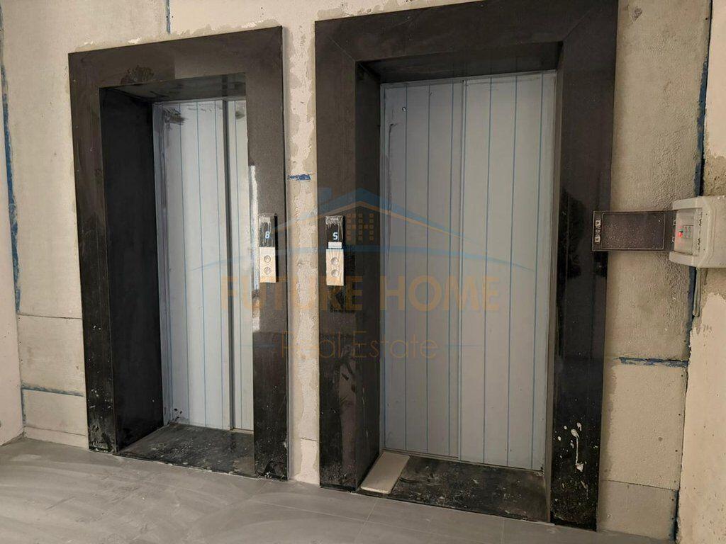 Shitet, Apartament 1+1, tek kompleksi Grand, Tiranë.