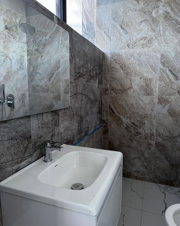 SHTËPI ME QERA 1+1 – LAPRAKE