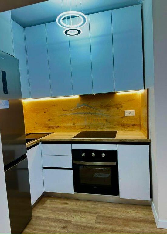 Shitet apartament 1+1, Shkolla Bajram Curri, Tirane