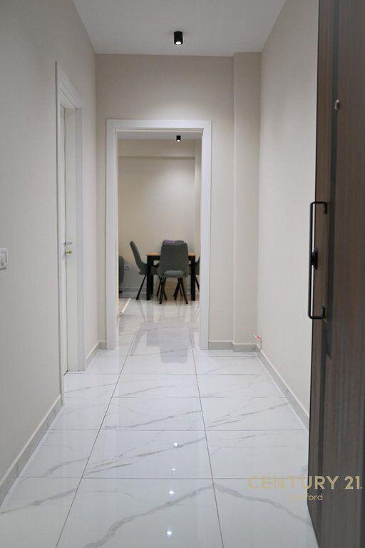 Shitet Apartament 1+1 ne Kamez!