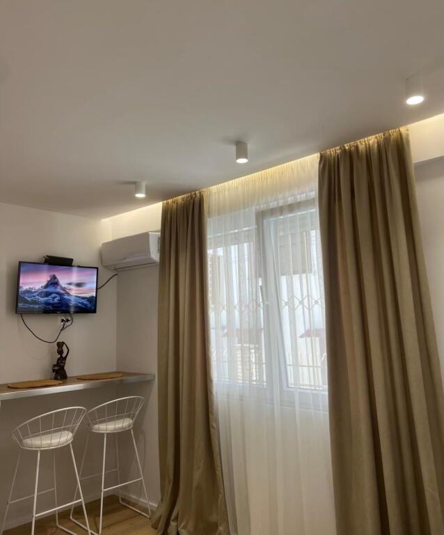 Shitet Garsoniere, Ambasada Amerikane