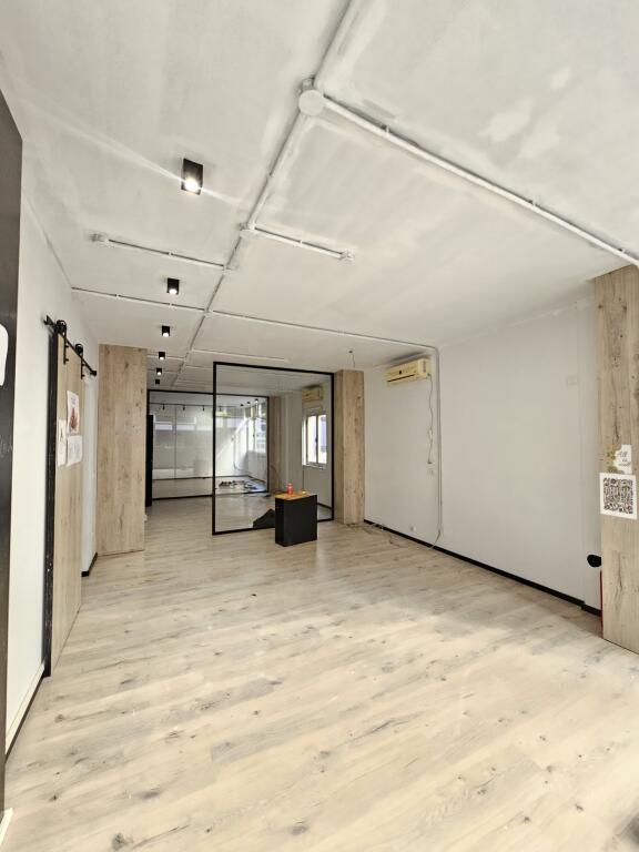 Zyre me Qera: Open space 📍Bllok ( Pranë Çokolatinit) - Kt.2 - Sp.120 m² - 1500/euro neto pallat i ri 🔥