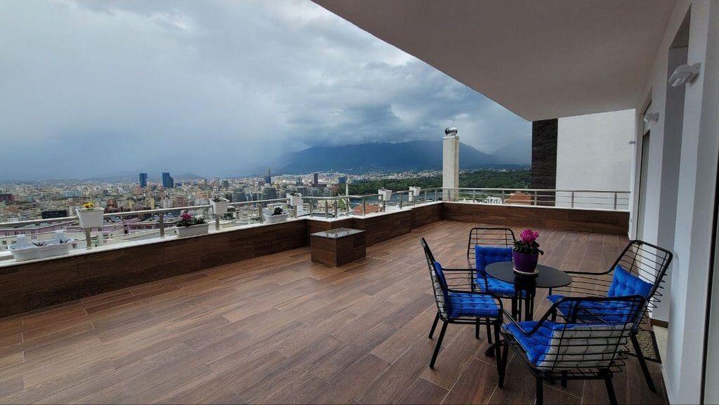 SUPER APARTAMENT MODERN 2+1+VERANDE PER SHITJE TEK XHAMIA KOPSHTI BOTANIK! 325,000 € Sip. Totale  170m2
