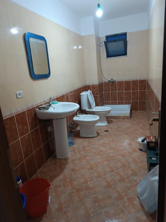 Appartamento 2+1 in affitto al Complesso Malajzian, Bivio di Kamza - Tirana - Preferibilmente da affittare a 3-4 ragazze