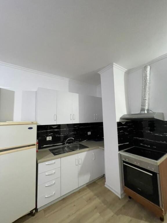 GARSIONERE 25000 LEKE.PALLATET CABEJ.