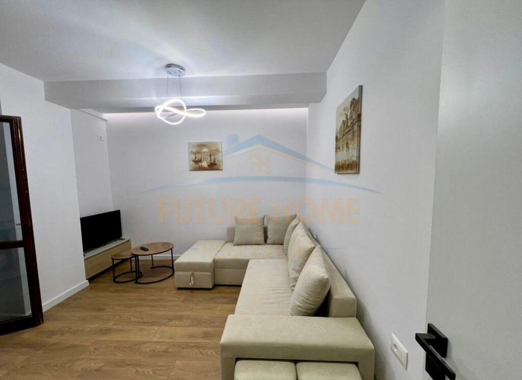Shitet, Apartament 1+1, Komuna e Parisit, Tirane