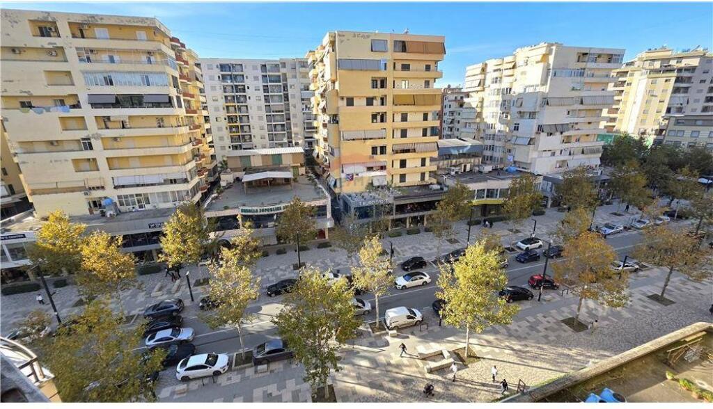 Apartament 2+1 me qera ne Bulevard,Vlore