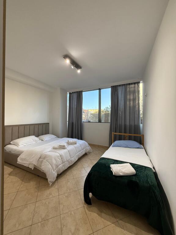 Jepet me qira apartament 2+1+2 me verandë – 21 Dhjetori