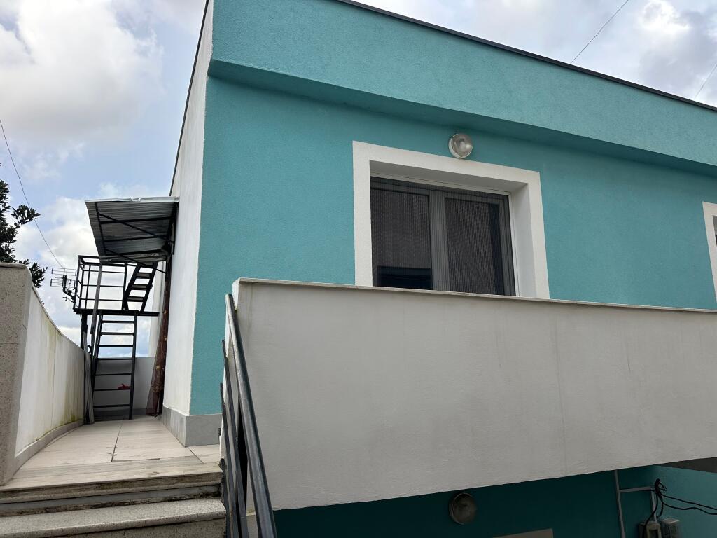 JEPET ME QIRA KATI 2 I NJE VILE 1+1 NE SPITALLE TEK KARBURANT PERNOCA