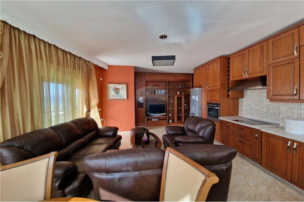 Apartement 2+1 me qira ne Lungo Mare,vije e pare