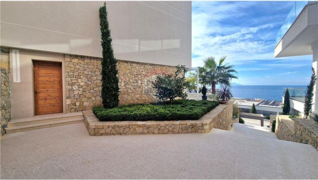 🏢 Apartament 2+1+2 për Shitje – Lungo Mare, Vlorë