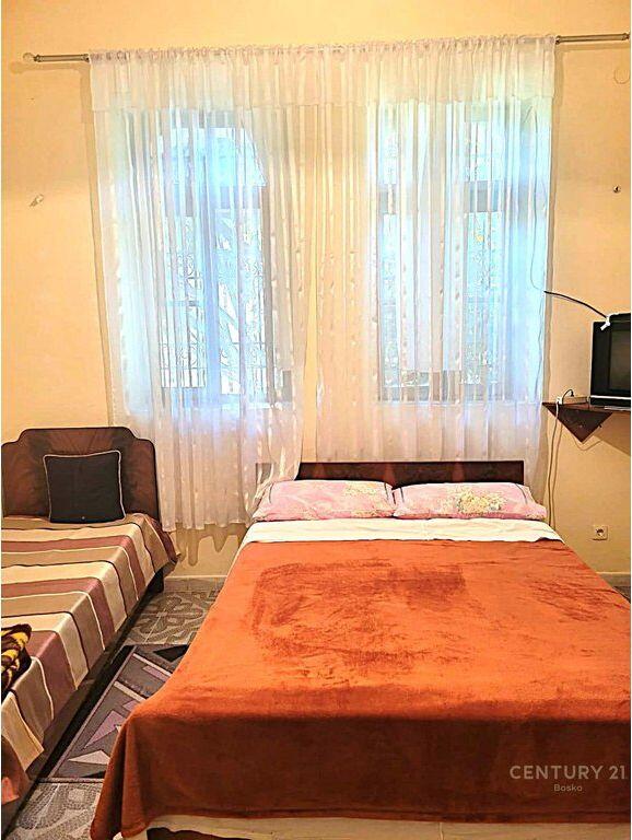 Shitet shtëpi karakteristike 2-katëshe në Berat