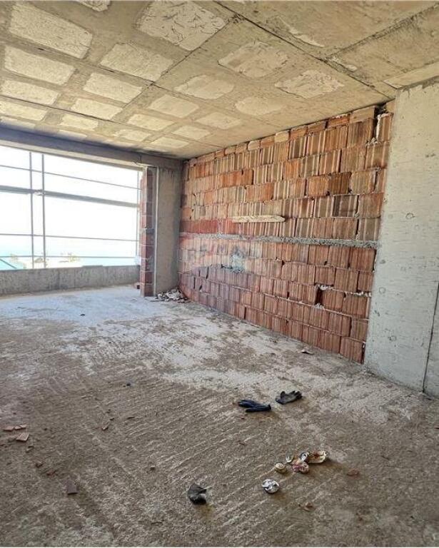 🏢 Apartament 1+1 për Shitje – Lungo Mare, Vlorë