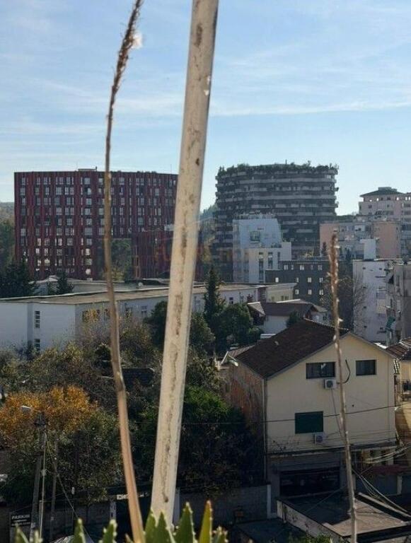 Shitet, Apartament 1+1, Ambasada Amerikane, Rruga e Elbasanit, Tiranë.