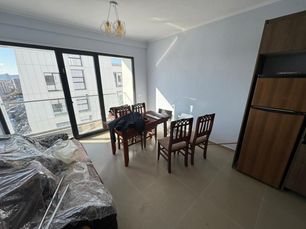🏡 Jepet me Qira Apartament 2+1 – Porcelan (përballë Klan TV)💰 50000 lekë / muaj