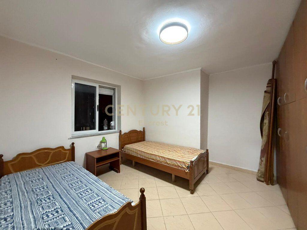 SHKOLLA BASHKUAR, SHESIM APARTAMENT 1+1 !