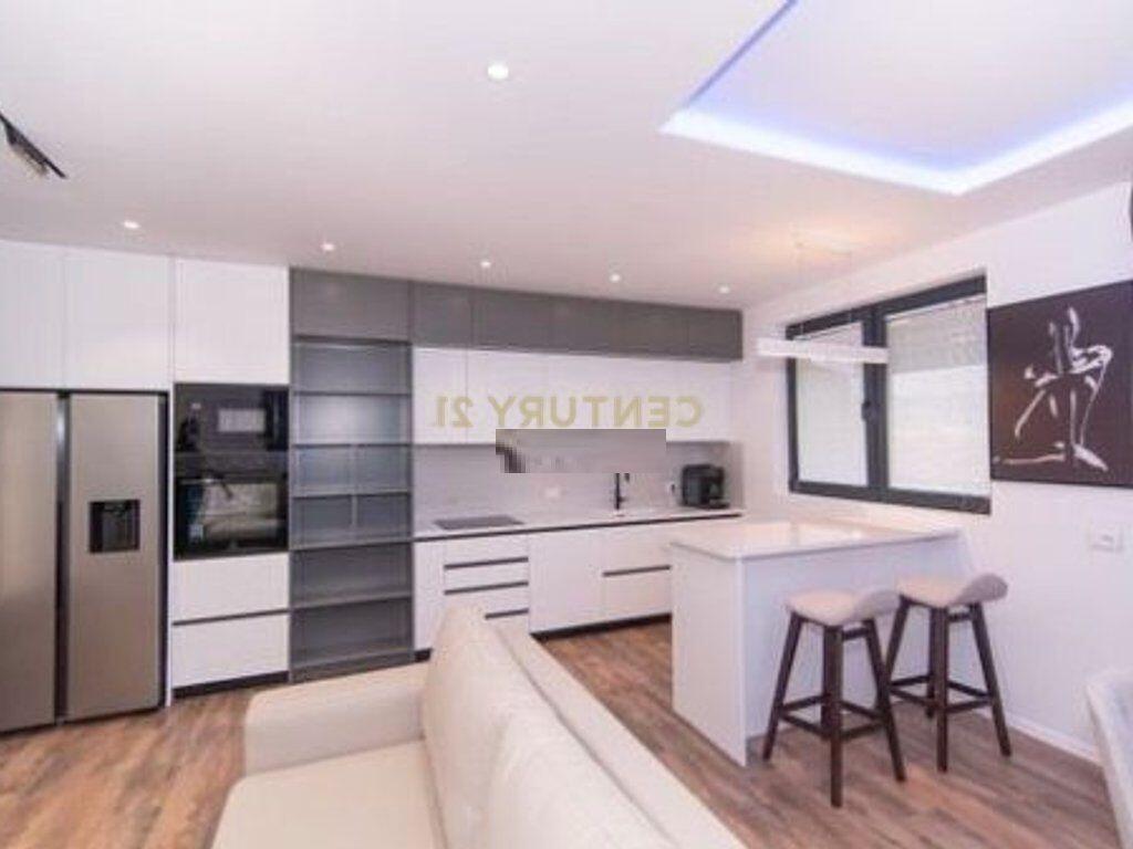 VENDESI APPARTAMENTO DELUXE 2+1+2+2 Posti Auto