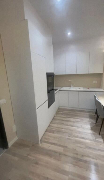 Super 1+1 Lluksoz me Qera tek 5 Maji