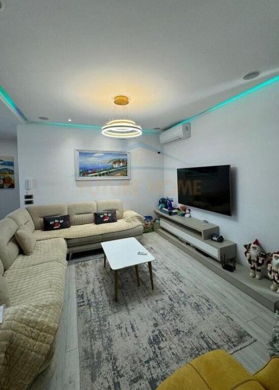 Apartment 2+1+2+ Veranda for sale, Shkozë.