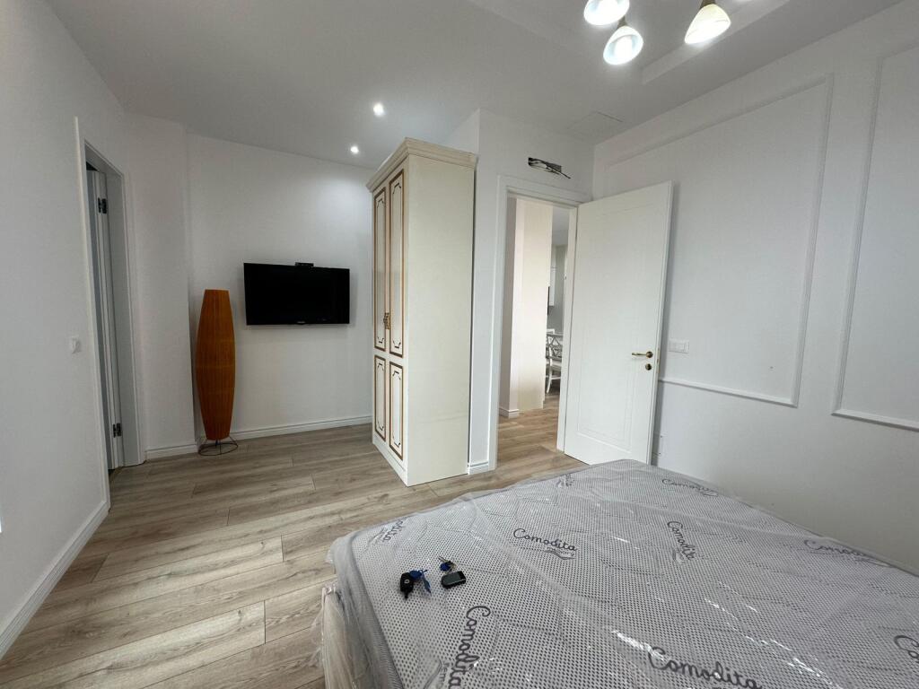 Affittasi appartamento 2+1+2 con veranda + posto auto vicino a Air Albania, Golden Park Residence