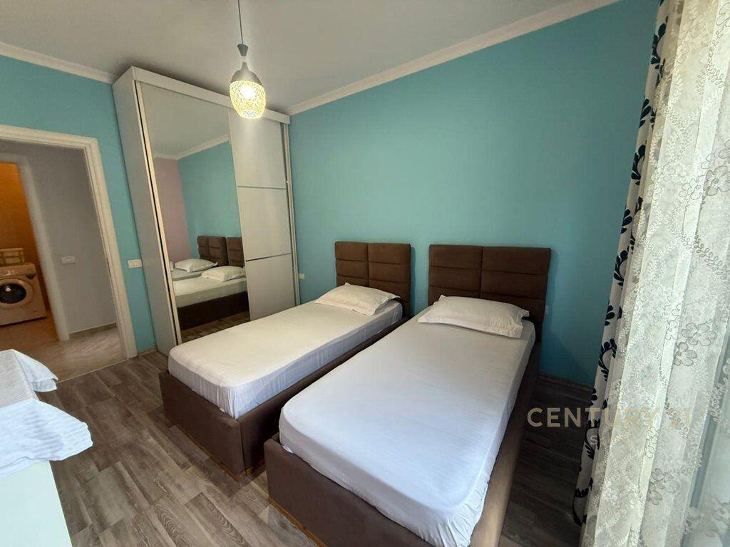 Jepet me qira apartament 2+1 +2 dhe post parkimi ne zonen e Unazes