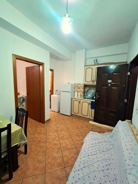 Për Shitje – Dy Studio të Mobiluara Ngjitur në Orikum | Mundësi e Shkëlqyer Investimi