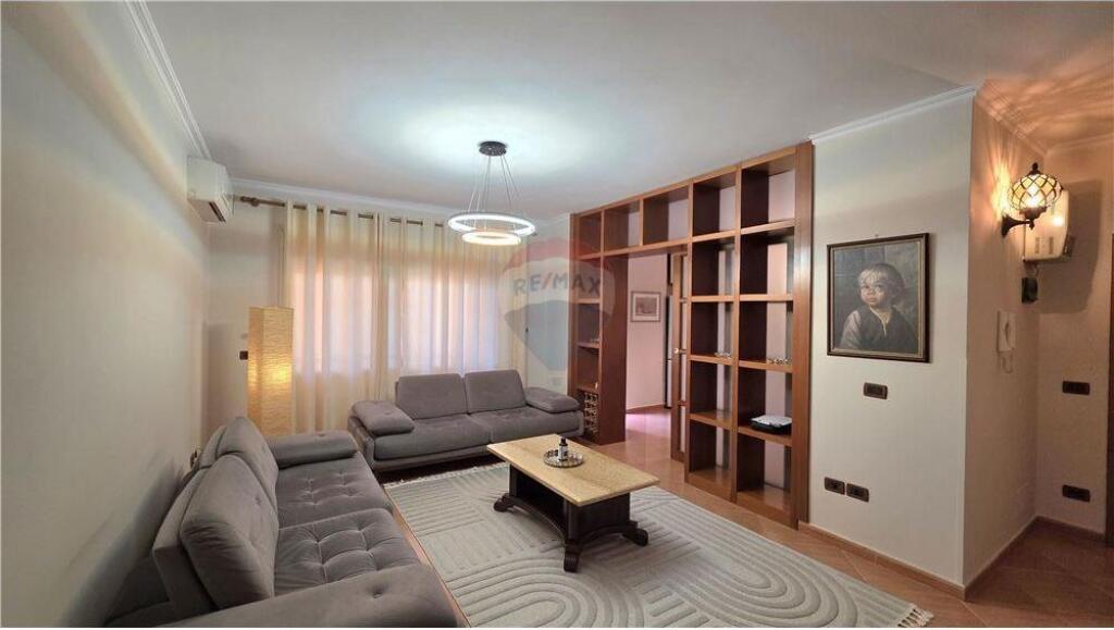 Apartament 2+1 me qera ne Bulevard,Vlore