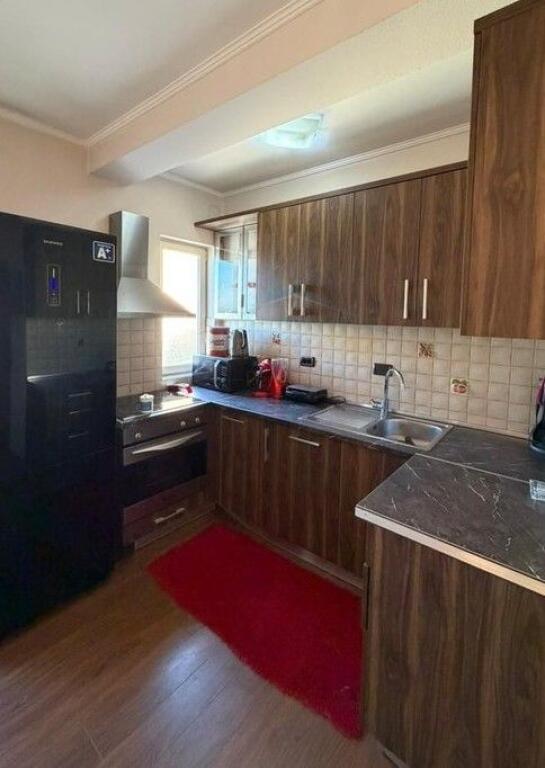 Shitet, Apartament 1+1, Ambasada Amerikane, Rruga e Elbasanit, Tiranë.