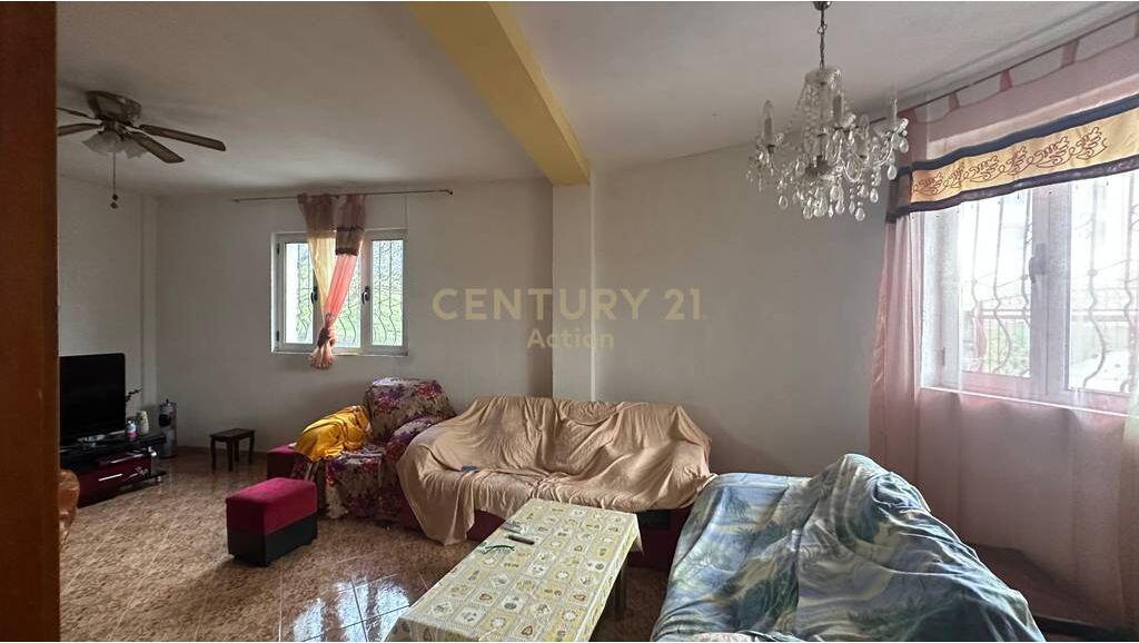 Villa for sale in Peze e Vogel near Lapidari.