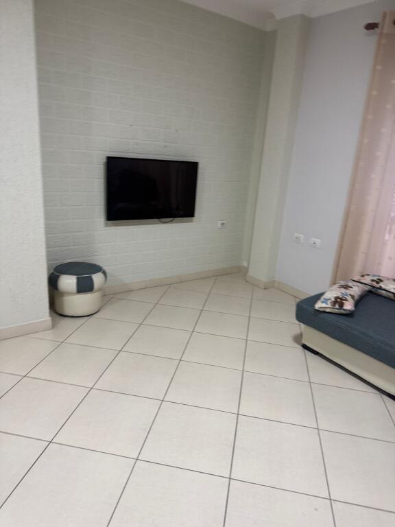 Apartament me qera