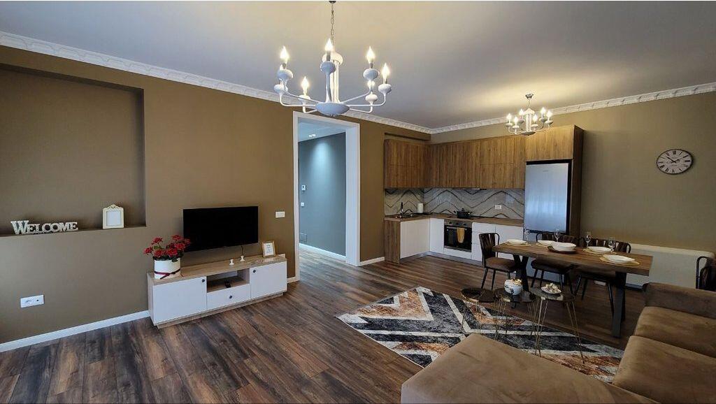 SUPER APARTAMENT MODERN 2+1+VERANDE PER SHITJE TEK XHAMIA KOPSHTI BOTANIK! 325,000 € Sip. Totale  170m2