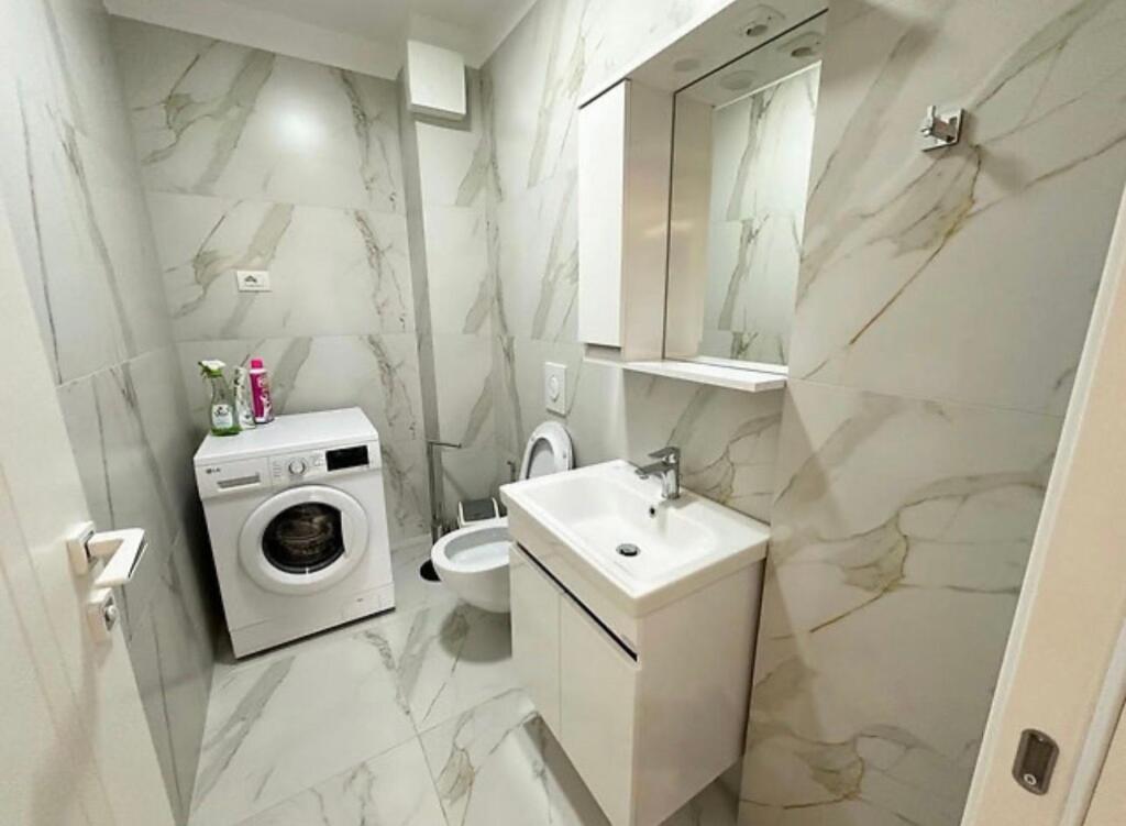 3+1 apartment for rent at Montesori Schl near Liqeni i Thate.