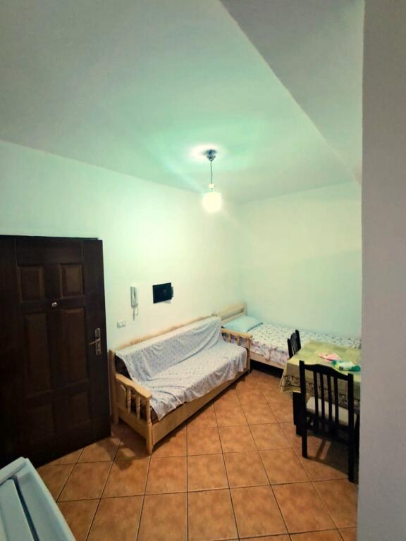 Për Shitje – Dy Studio të Mobiluara Ngjitur në Orikum | Mundësi e Shkëlqyer Investimi