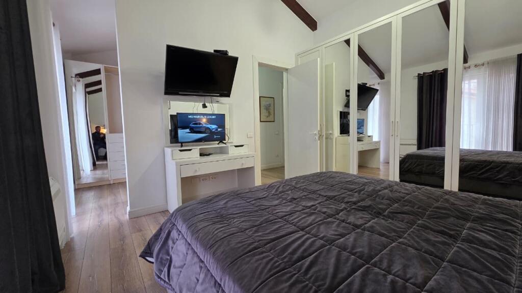 Penthouse for rent, Secret Garden