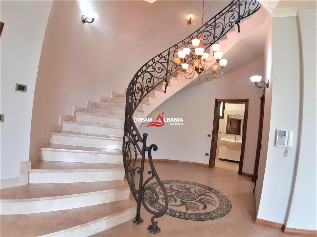 Vile ne shitje ne rrugen e Elbasanit prane vilave Gjermane ne Tirane (ID 4151047)