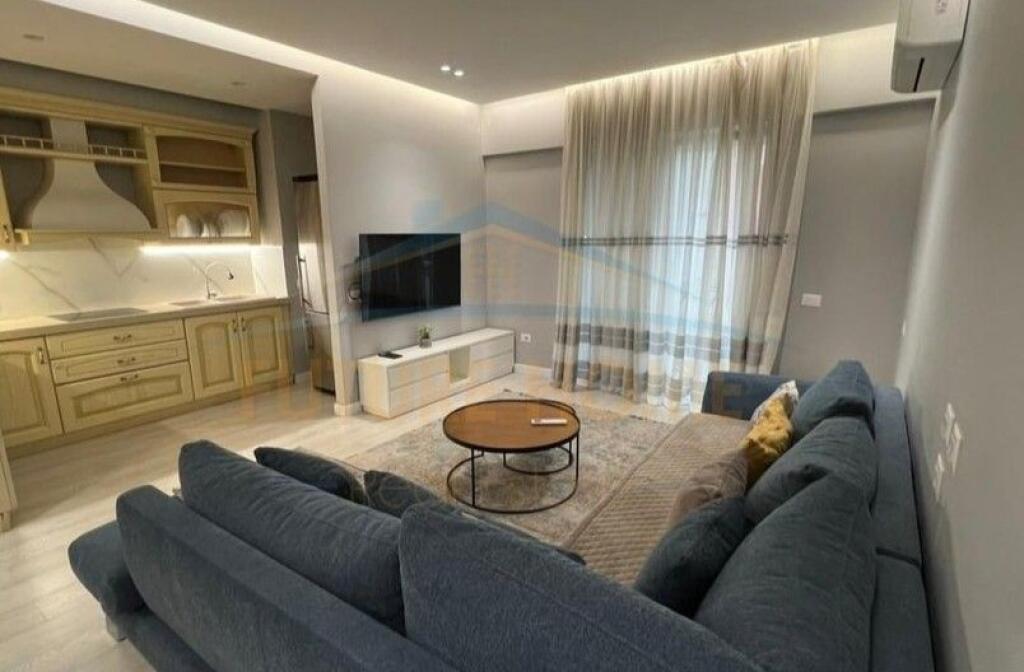 Shitet, Apartament 2+1+2, Rruga e Barrikadave, Tiranë