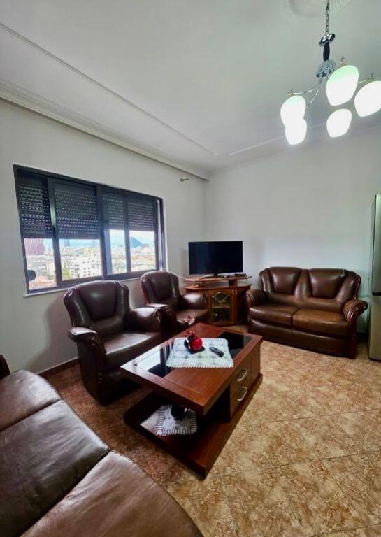 Qera, Apartament 1+1 tek Ish Parku , Tirane.