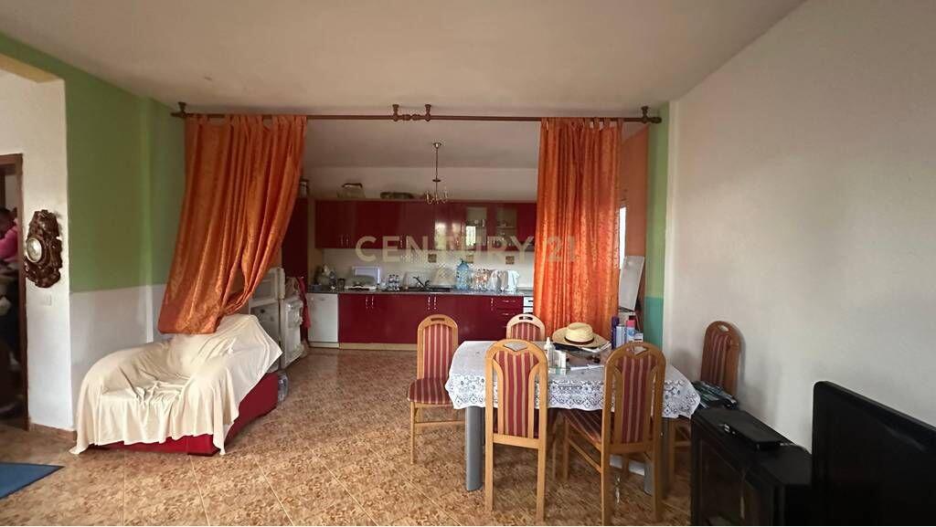 Villa for sale in Peze e Vogel near Lapidari.