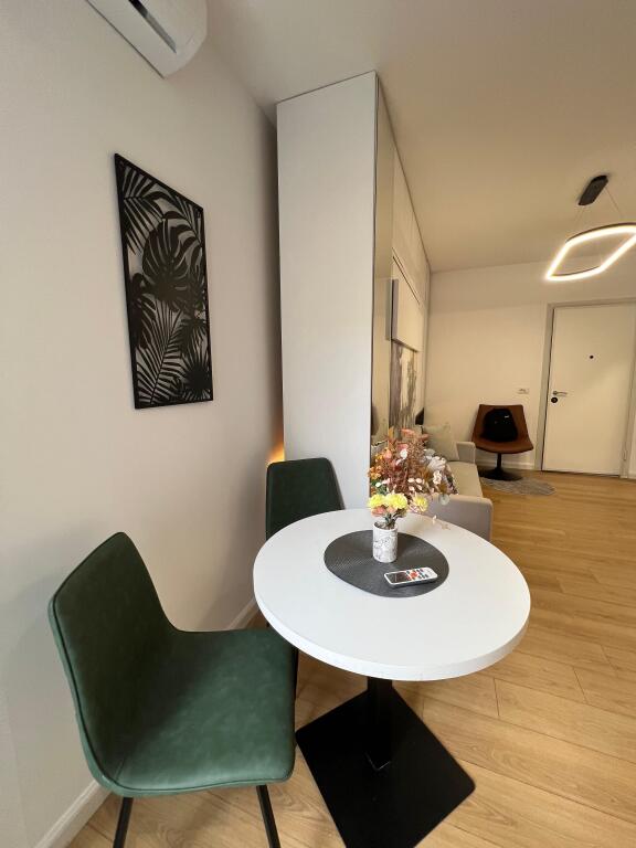 Okazion Shes apartament Komuna e Parisit - 83.000€