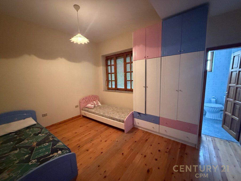 Vile me qira për zyrë pranë Shkollës Mihal Grameno