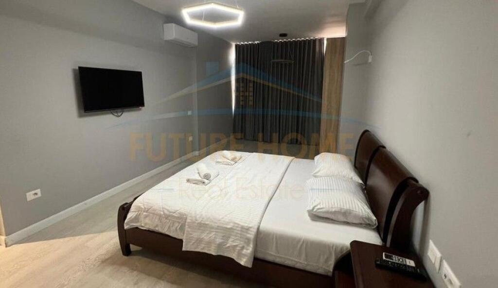 Shitet, Apartament 2+1+2, Rruga e Barrikadave, Tiranë
