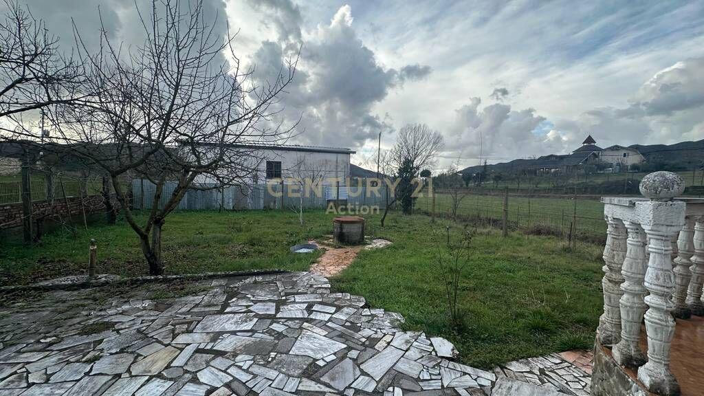 Villa for sale in Peze e Vogel near Lapidari.