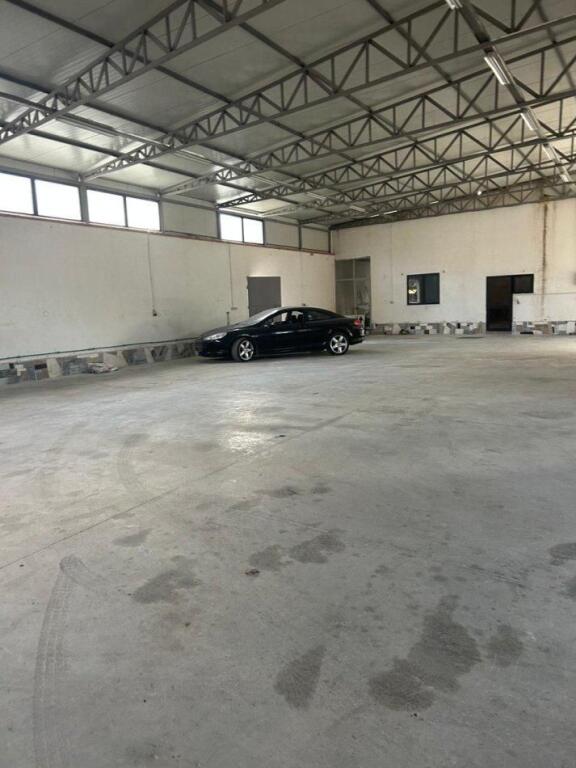 WAREHOUSE FOR RENT 700 M2 FILM STUDIO 3,500 EURO